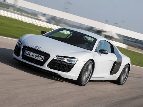 Audi R8 V8