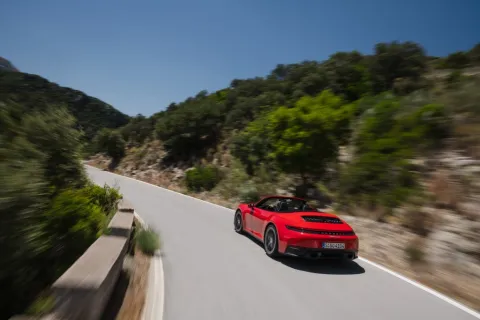 911